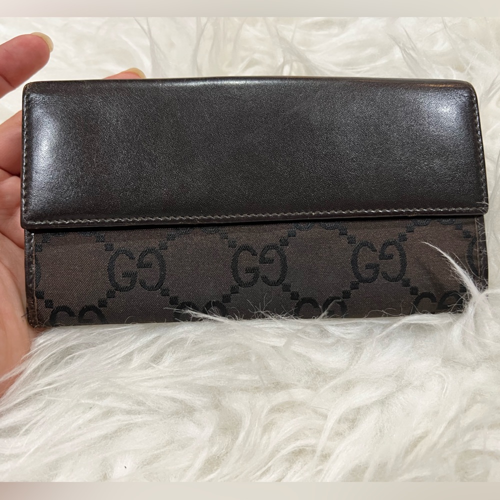 Authentic Gucci Continental Leather Wallet 🤎